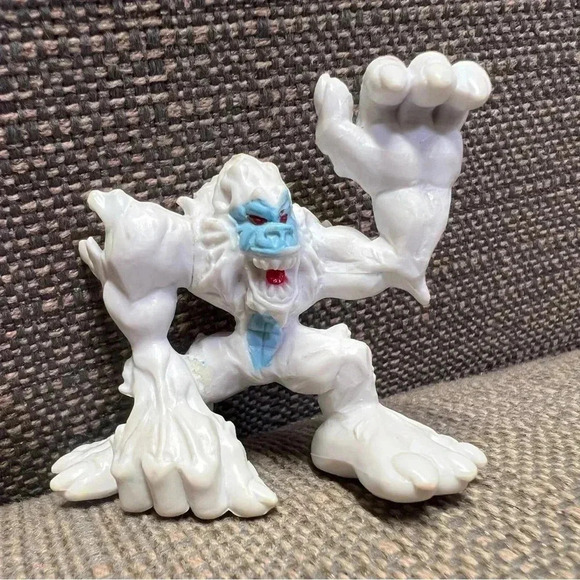 Yeti Abominable Snowman PVC Figure 2" White Blue Hot Wheels Matchbox Arctic RARE - Picture 1 of 4